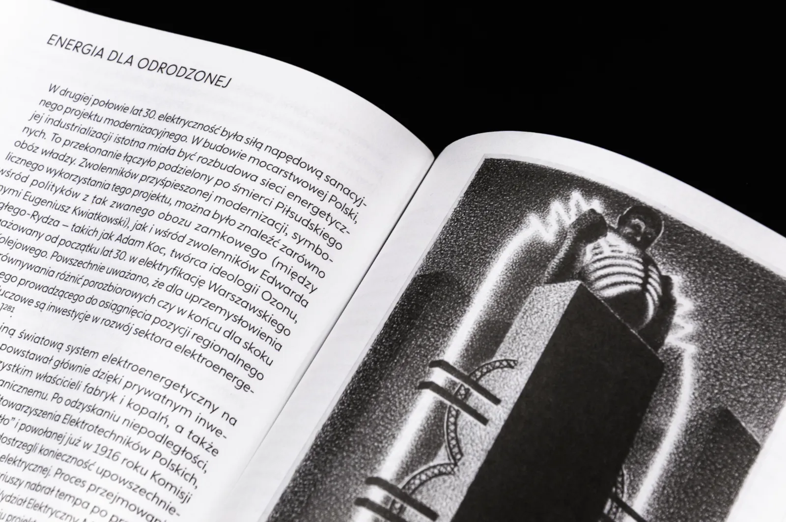 Zbliżenie na fragment tekstu i ilustrację z projektem pomnika Edisona