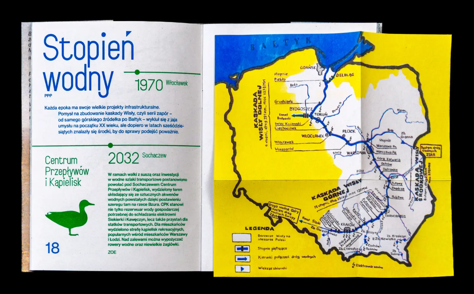 Rozkładówka zeszytu, po prawej stronie widoczna rozłożona mapa.