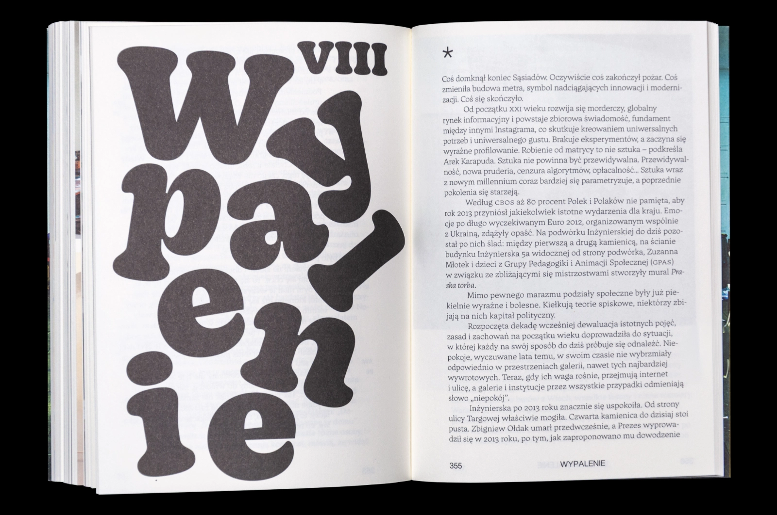 Rozkładówka z tytułem rozdziału VIII „Wypalenie” złożonym dużymi literami