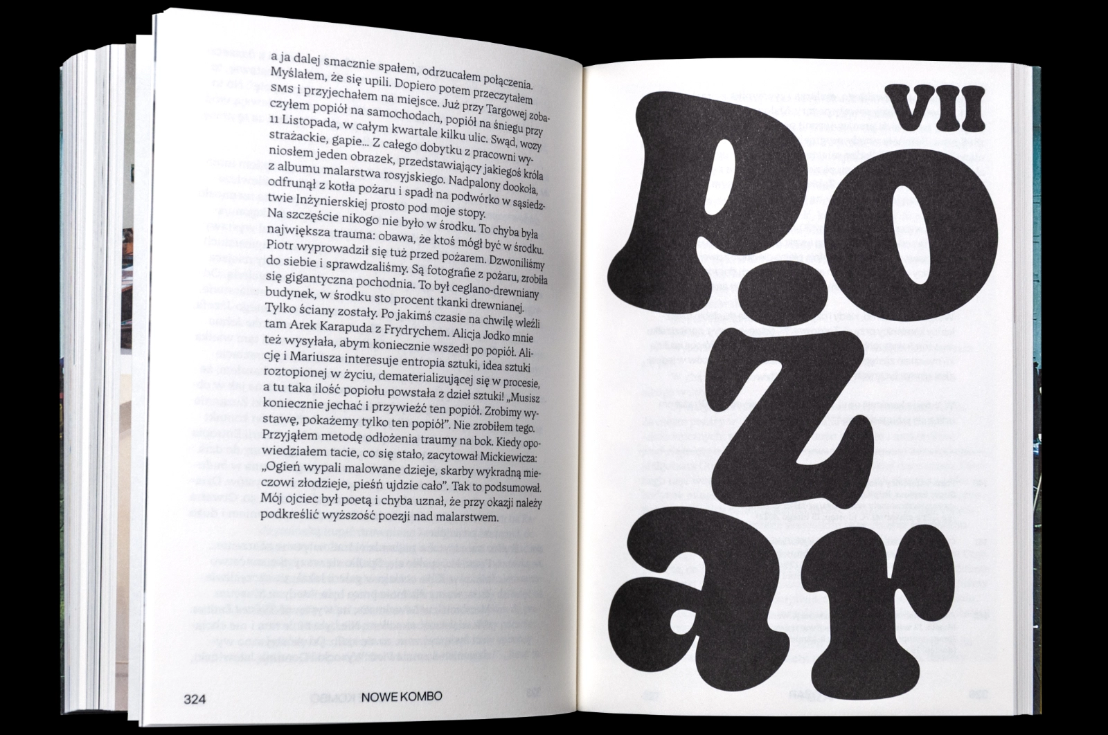 Rozkładówka z tytułem rozdziału VII „Pożar” złożonym dużymi literami