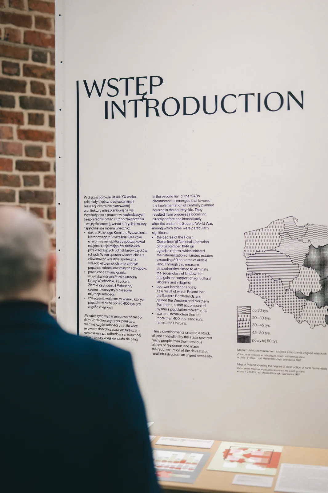 Projekt typograficzny wstępu do wystawy.